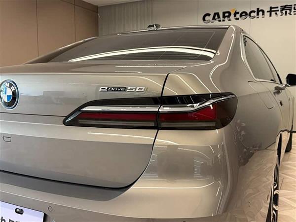 宝马i7 2023款 eDrive50L 领先M运动套装