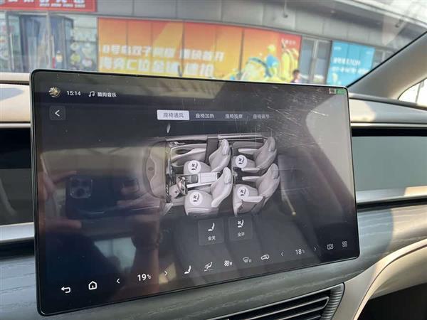 腾势D9 2022款 DM-i 970 四驱旗舰型