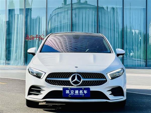 奔驰A级 2022款 改款二 A 200 L 运动轿车时尚型