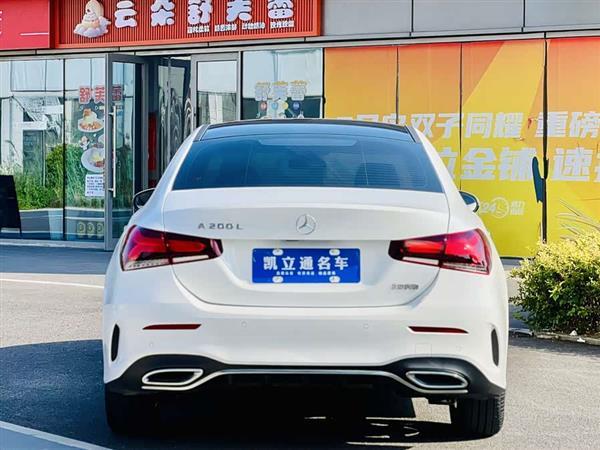 奔驰A级 2022款 改款二 A 200 L 运动轿车时尚型