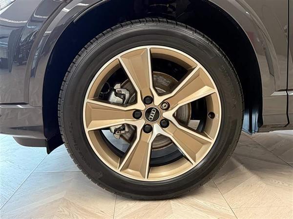 奥迪Q2L 2025款 35TFSI 时尚动感型