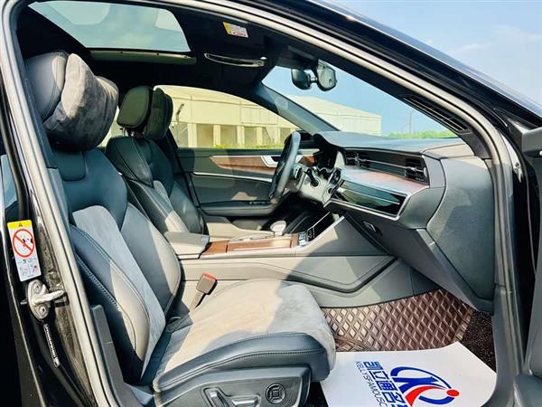 奥迪A6L 2023款 45 TFSI quattro 尊享动感型