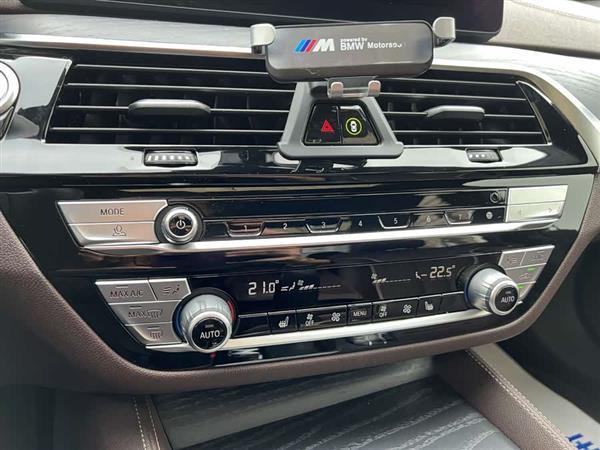 宝马5系新能源 2021款 535Le M运动套装