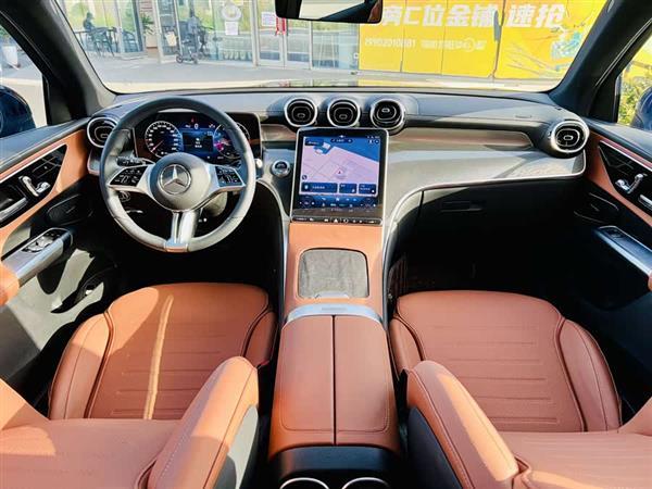奔驰GLC 2023款 GLC 260 L 4MATIC 动感型 5座