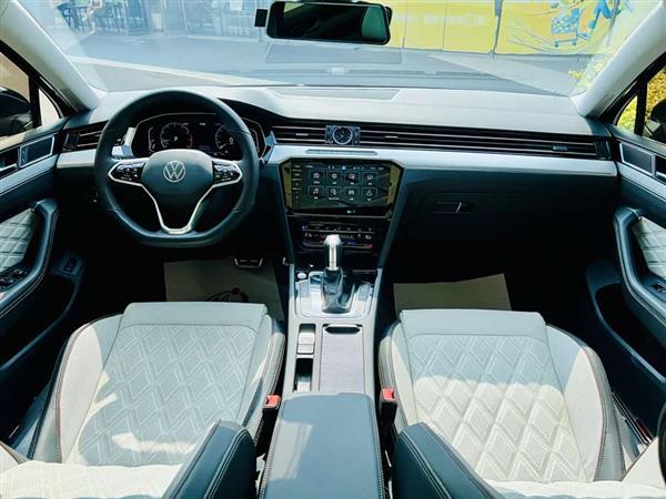 迈腾 2023款 200万辆纪念版 330TSI DSG豪华型