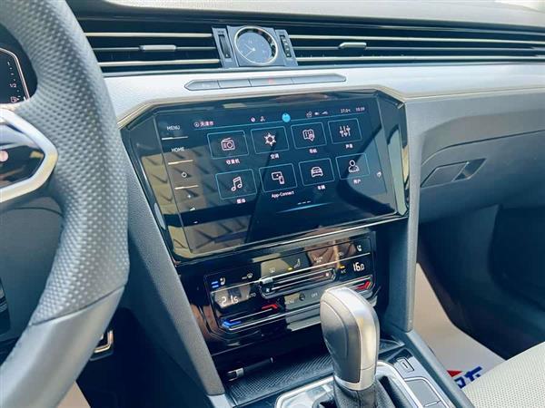 迈腾 2023款 200万辆纪念版 330TSI DSG豪华型