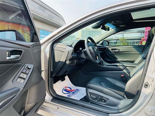 亚洲龙 2023款 2.5L 豪华版