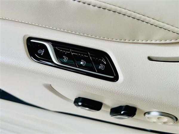 岚图梦想家 2024款 PHEV 超长续航尊贵版