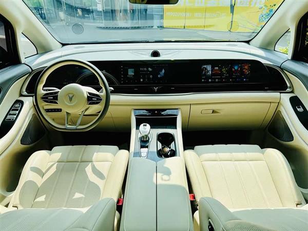 岚图梦想家 2024款 PHEV 超长续航尊贵版