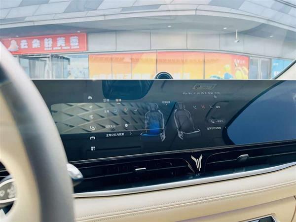 岚图梦想家 2024款 PHEV 超长续航尊贵版