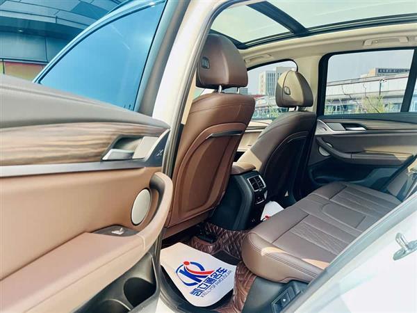 宝马X3 2022款 xDrive30i 领先型 M曜夜套装