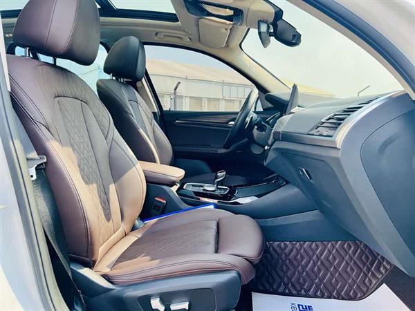 宝马X3 2022款 xDrive30i 领先型 M曜夜套装