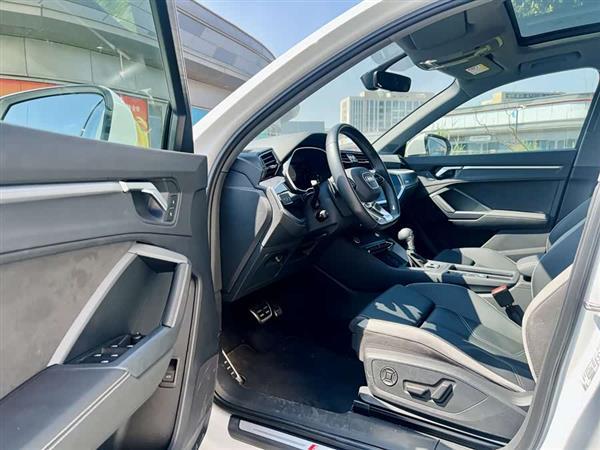 奥迪Q3 2024款 40 TFSI 时尚动感型