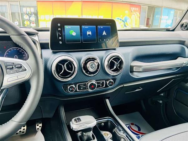 北京越野BJ40 2024款 2.0D 刀锋英雄荣耀版