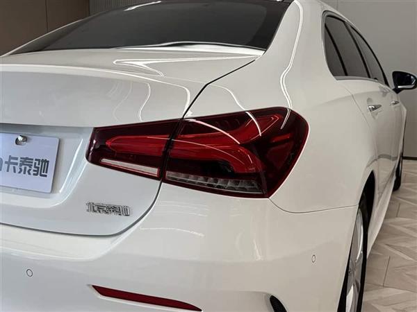 奔驰A级 2022款 改款 A 200 L 运动轿车时尚型