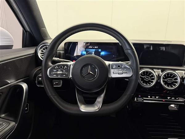 奔驰A级 2022款 改款 A 200 L 运动轿车时尚型