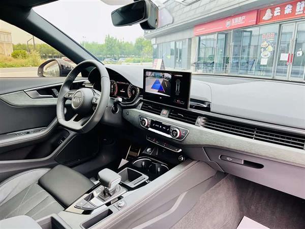 奥迪A4L 2023款 40 TFSI 豪华动感型