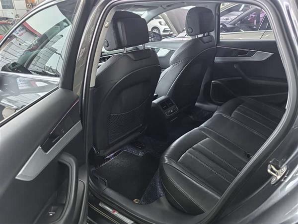 奥迪A4L 2020款 40 TFSI 豪华动感型