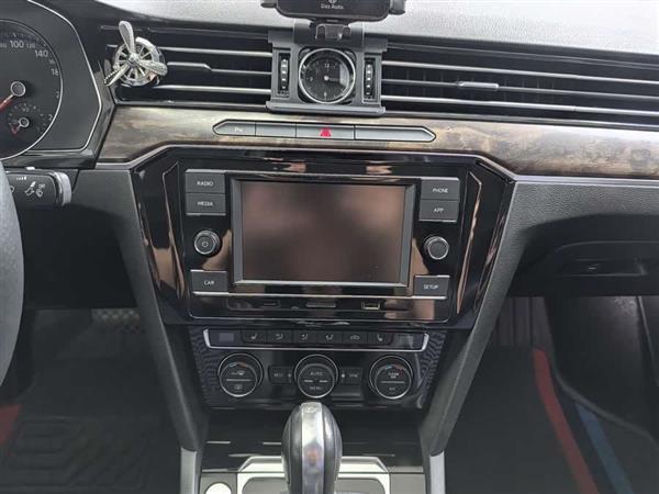 迈腾 2018款 改款 330TSI DSG 豪华型