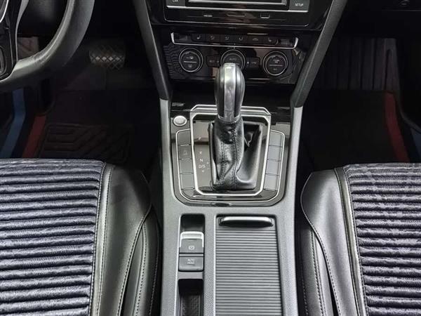 迈腾 2018款 改款 330TSI DSG 豪华型