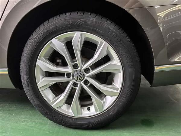 迈腾 2018款 改款 330TSI DSG 豪华型