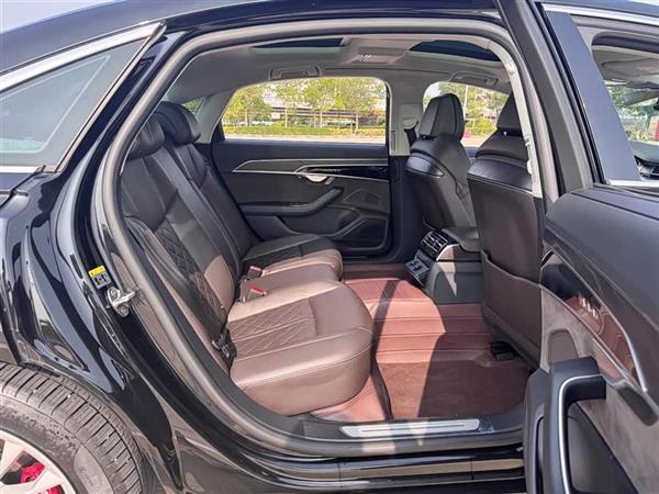 奥迪A8 2021款 A8L 50 TFSI quattro 舒适型