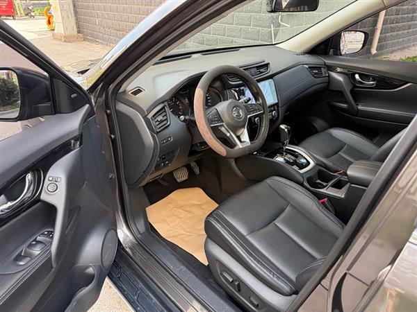 奇骏 2020款 2.0L XL ITS CVT 2WD智联舒适版