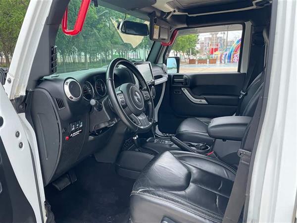 牧马人 2015款 3.0L Sahara 四门舒享版