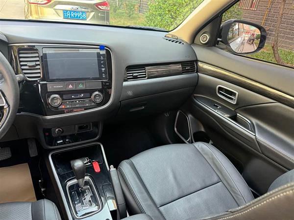 欧蓝德 2018款 2.0L 两驱荣耀版 5座