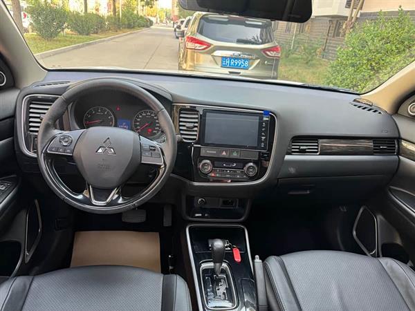 欧蓝德 2018款 2.0L 两驱荣耀版 5座