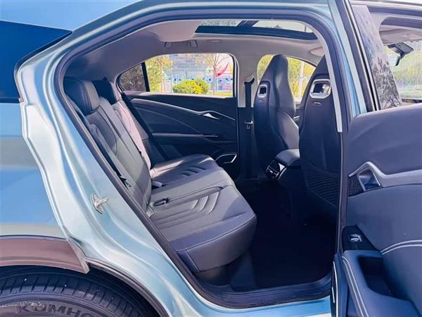 哪吒U 2022款 智400 磷酸铁锂