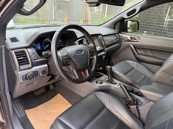 撼路者 2016款 2.0T 汽油自动四驱旗舰版