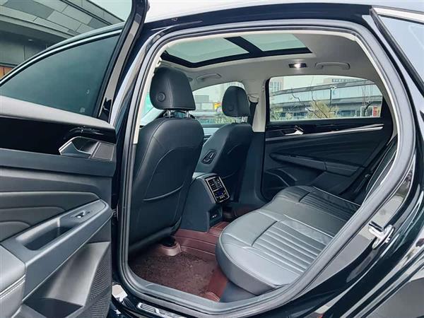 帕萨特 2023款 330TSI 星空精英版