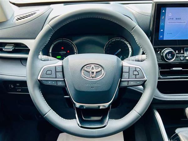 汉兰达 2022款 双擎 2.5L 四驱尊贵版 7座