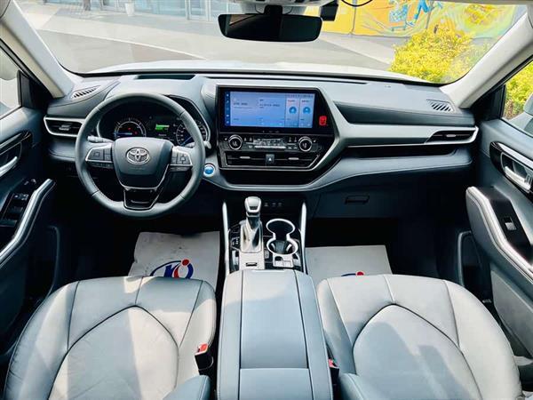 汉兰达 2022款 双擎 2.5L 四驱尊贵版 7座