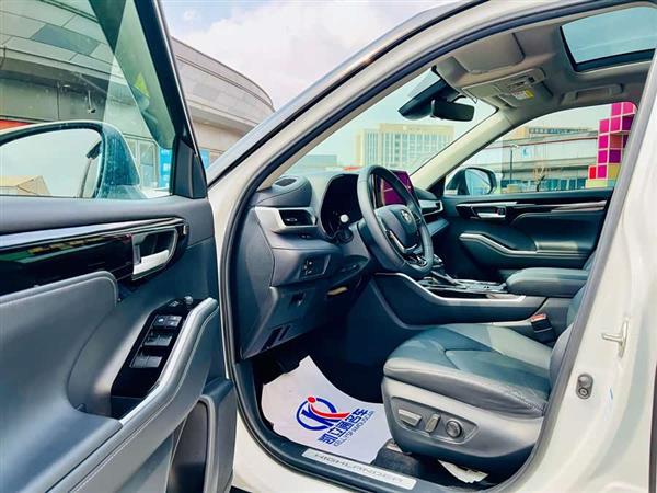 汉兰达 2022款 双擎 2.5L 四驱尊贵版 7座