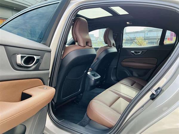 沃尔沃S60 2022款 B4 智远豪华版