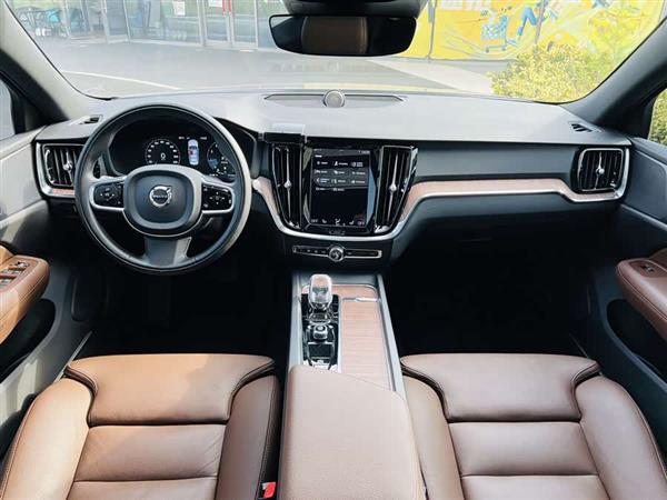 沃尔沃S60 2022款 B4 智远豪华版