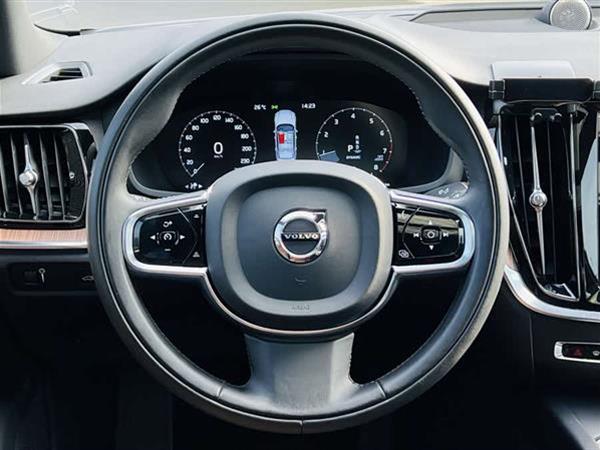 沃尔沃S60 2022款 B4 智远豪华版