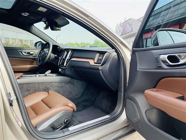 沃尔沃S60 2022款 B4 智远豪华版