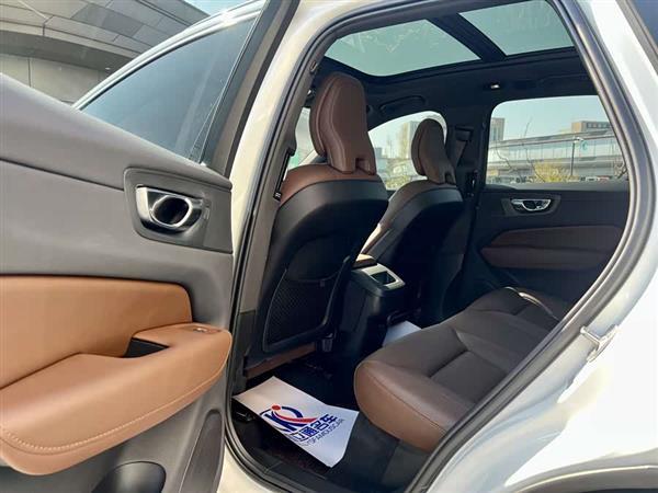 沃尔沃XC60 2023款 B5 四驱智逸豪华版