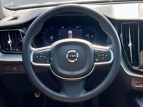 沃尔沃XC60 2023款 B5 四驱智逸豪华版