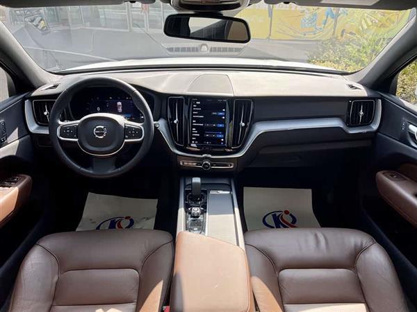 沃尔沃XC60 2023款 B5 四驱智逸豪华版