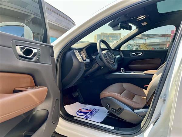 沃尔沃XC60 2023款 B5 四驱智逸豪华版