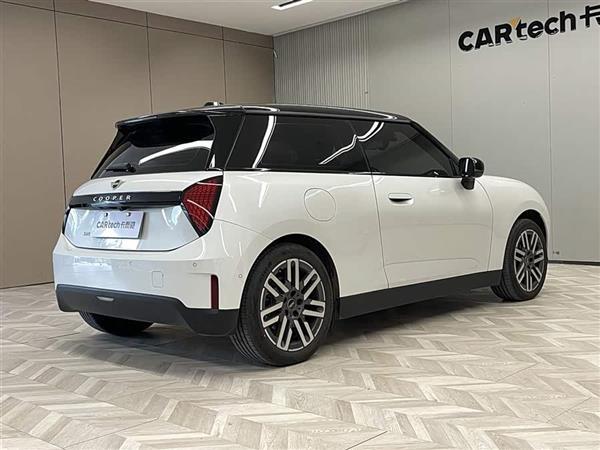 电动MINI COOPER 2025款 456km COOPER E 经典派