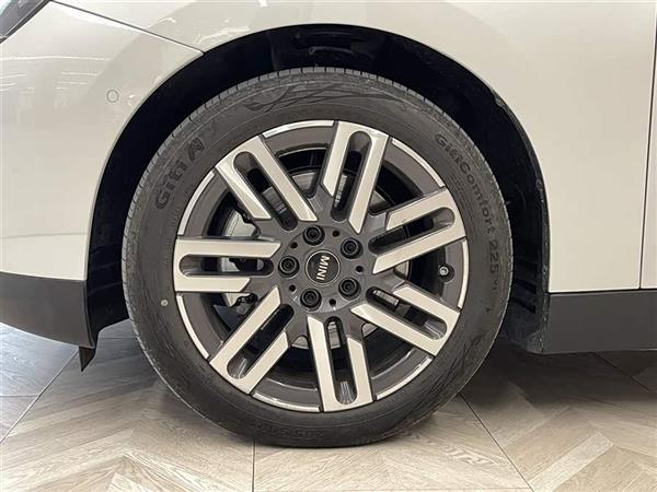 电动MINI COOPER 2025款 456km COOPER E 经典派