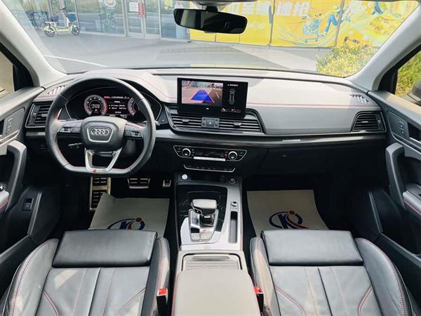 奥迪Q5L 2022款 40T RS套件燃速型