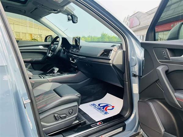 奥迪Q5L 2022款 40T RS套件燃速型