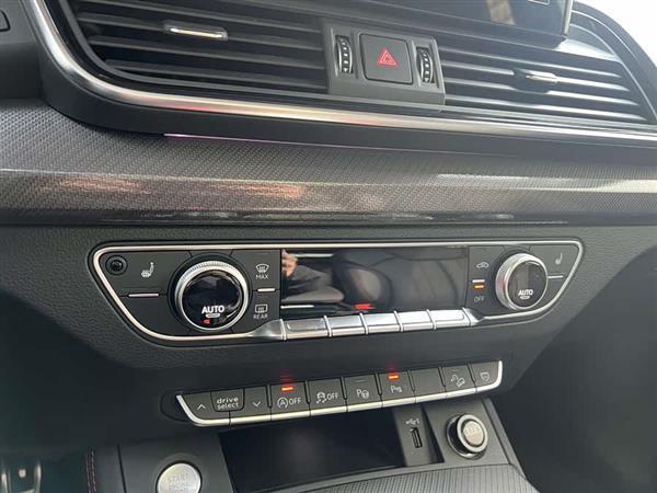 奥迪Q5L 2022款 40T RS套件燃速型