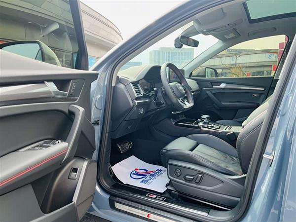 奥迪Q5L 2022款 40T RS套件燃速型